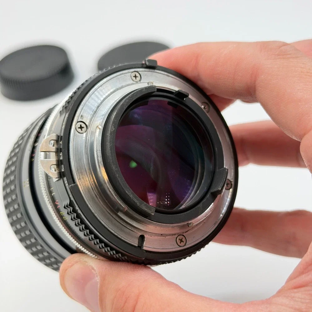 Nikon Nikkor 105mm f2.5 AI Manual Focus Portrait Lens F-Mount W/ Caps 812719